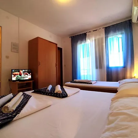Apartments Bilo Primosten Exterior photo