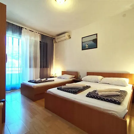 Apartments Bilo Primosten Exterior photo