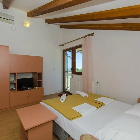 Apartments Bilo Primosten Exterior photo
